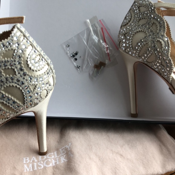 Badgley Mischka Roxy Ankle Strap Evening Shoe IVORY - Picture 15 of 17